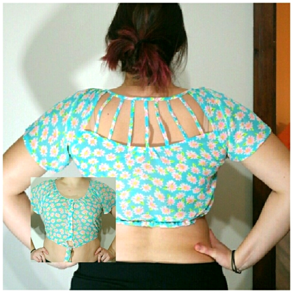 NWOT Blue floral daisy retro strappy caged cut out crop top M